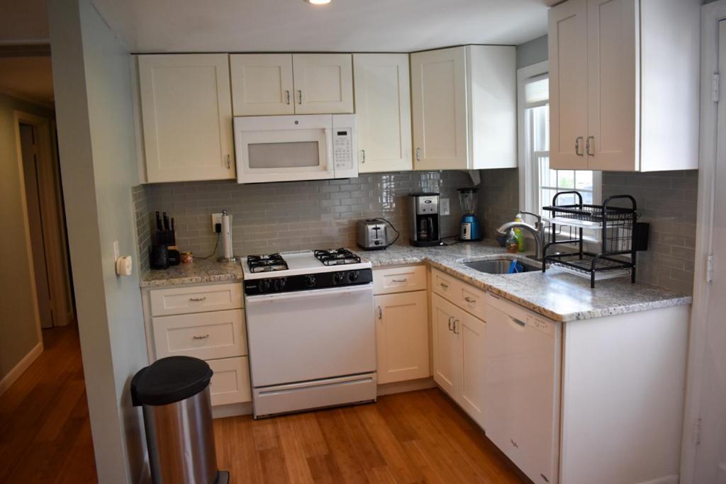 Yarmouth Port Seaside Serenity, Just A Block /0.1 Mile Away From The Beach מראה חיצוני תמונה